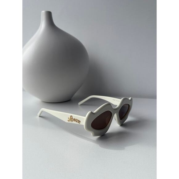 NEW Loewe LW40109U Paula's Ibiza Sunglasses in White - Picture 6 of 8